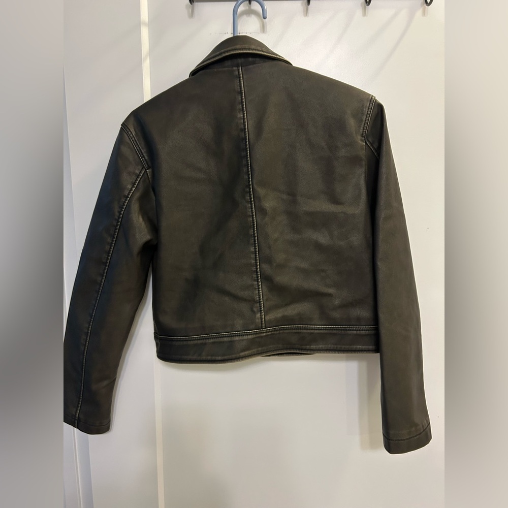 NWT T Tahari Faux Leather Cropped Jacket - Picture 11 of 11